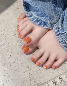 200+ Elegant and Simple Toe Nail Designs for a Chic Look - image 33