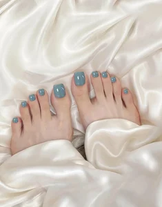 200+ Elegant and Simple Toe Nail Designs for a Chic Look - image 3