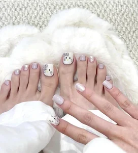 200+ Elegant and Simple Toe Nail Designs for a Chic Look - image 31