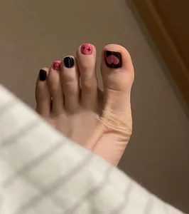 200+ Elegant and Simple Toe Nail Designs for a Chic Look - image 6