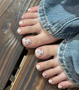 200+ Elegant and Simple Toe Nail Designs for a Chic Look - image 20
