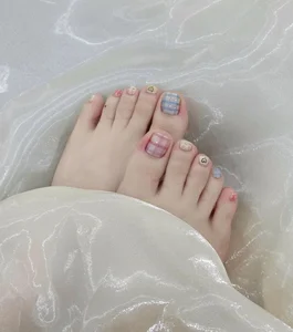 200+ Elegant and Simple Toe Nail Designs for a Chic Look - image 19