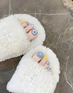 200+ Elegant and Simple Toe Nail Designs for a Chic Look - image 13