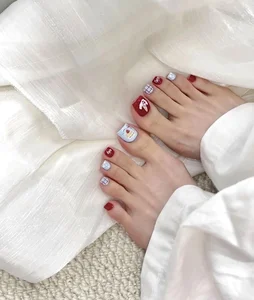 200+ Elegant and Simple Toe Nail Designs for a Chic Look - image 2