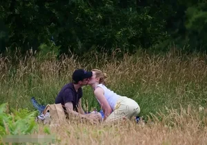 Joe Alwyn Spotted Kissing New Girlfriend Amid Celebrity Drama - image 3