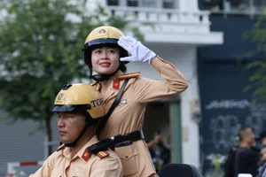 Impressive Motorcycle Skills of Vietnam's Elite Female Traffic Police Officers - image 8