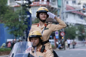 Impressive Motorcycle Skills of Vietnam's Elite Female Traffic Police Officers - image 3