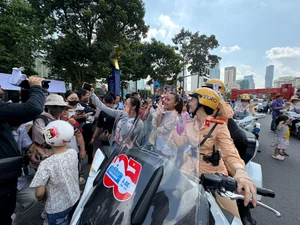 Impressive Motorcycle Skills of Vietnam's Elite Female Traffic Police Officers - image 1