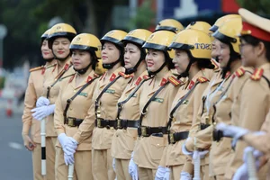 Impressive Motorcycle Skills of Vietnam's Elite Female Traffic Police Officers - image 14