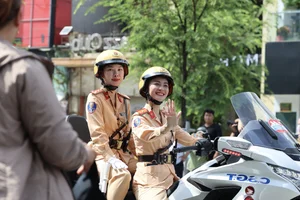 Impressive Motorcycle Skills of Vietnam's Elite Female Traffic Police Officers - image 16