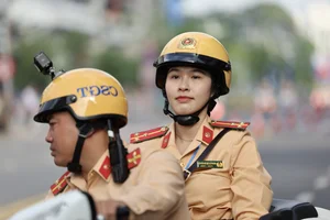 Impressive Motorcycle Skills of Vietnam's Elite Female Traffic Police Officers - image 4