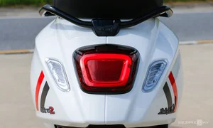 2025 Vespa Sprint S 125 Review: A Stylish Challenger to the Honda SH 125i - image 9