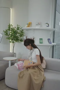 TikTok Viral 27 Year Old Bride Captivates Fans with Stunning Style - image 2