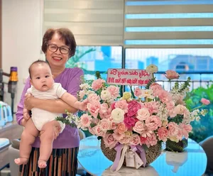 Vietnamese Celebrities Honor Mentors: Heartfelt School Visits for National Teacher’s Day - image 7