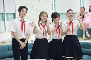 Vietnamese Celebrities Honor Mentors: Heartfelt School Visits for National Teacher’s Day - image 4