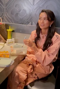 Miss Vietnam H’Hen Nie Jokes About Her Humorous Giant Lunch Box - image 10