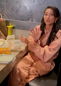 Miss Vietnam H’Hen Nie Jokes About Her Humorous Giant Lunch Box - image 2
