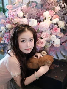 Vietnamese Influencer Chao Sparks Social Media Buzz with Heartwarming 'Daughter' Reveal - image 2