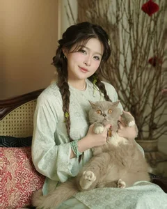 Vietnamese Influencer Chao Sparks Social Media Buzz with Heartwarming 'Daughter' Reveal - image 6