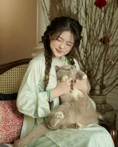 Vietnamese Influencer Chao Sparks Social Media Buzz with Heartwarming 'Daughter' Reveal - image 5