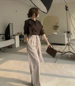 Elegant Office Wear Gallery: Chic and Professional Women's Fashion - image 4