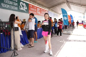 Beautiful Female Runners Shining at VnExpress Marathon Nha Trang - image 5