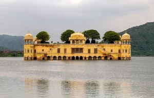 Jal Mahal: The Mysterious Half-Submerged Water Palace of Jaipur, India - image 5