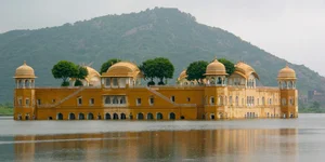 Jal Mahal: The Mysterious Half-Submerged Water Palace of Jaipur, India - image 8
