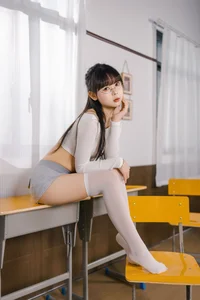 Elegant Portrait Gallery: [Yituyu] White Silk Teacher Guagua Emperor - V2PH - image 3