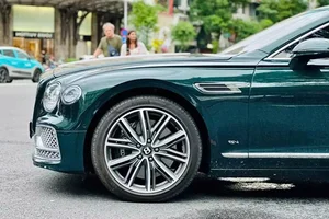 Rare Bentley Flying Spur V8 in Unique Color Hits the Market in Ho Chi Minh City - image 6