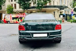 Rare Bentley Flying Spur V8 in Unique Color Hits the Market in Ho Chi Minh City - image 3