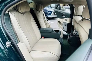 Rare Bentley Flying Spur V8 in Unique Color Hits the Market in Ho Chi Minh City - image 4