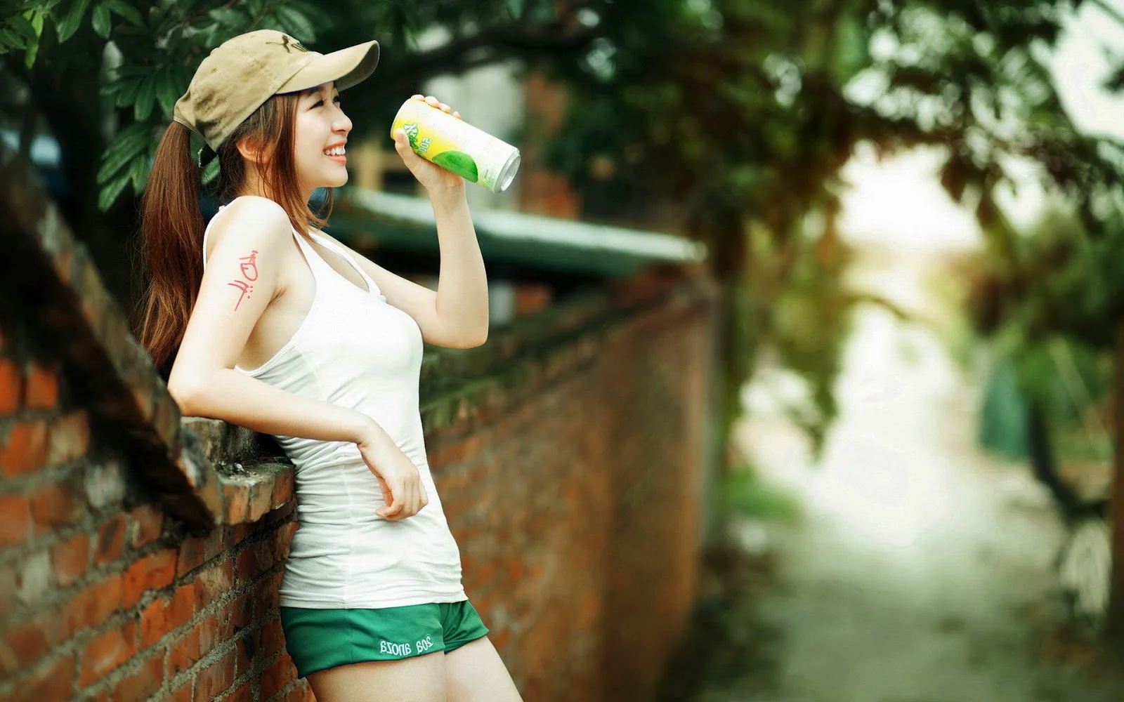 Stunning Full HD Wallpapers: Download 15 Beautiful Girl Desktop Backgrounds