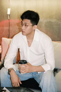 Aesthetic Cafe Afternoon Portrait Series with Model Long Xiao - image 2
