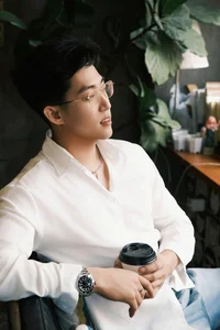 Aesthetic Cafe Afternoon Portrait Series with Model Long Xiao - image 7