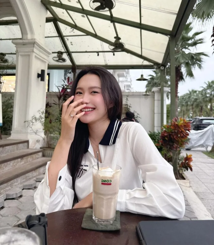 How Doan Van Hau's Wife Elegantly Navigates the Chu Thanh Huyen Controversy