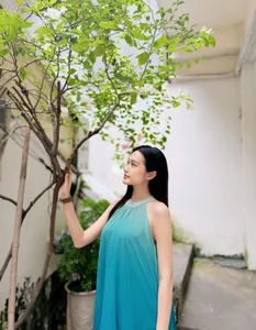 How Doan Van Hau's Wife Elegantly Navigates the Chu Thanh Huyen Controversy - image 4