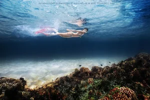 Vocal Instructor Transforms into a Stunning Mermaid During Deep Sea Dive - image 0