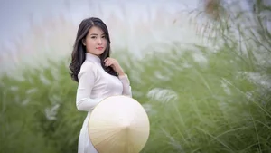 Gentle and Elegant Women Portraits - Soft Aesthetic Wallpaper Gallery - image 9