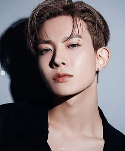 Unmatched Charisma: K-Pop Kings of Aura Farming Who Dominate - image 2