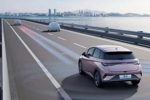 Modern Car Safety Features: Are Advanced Technologies Enhancing Security or Creating Driver Distractions? - image 2