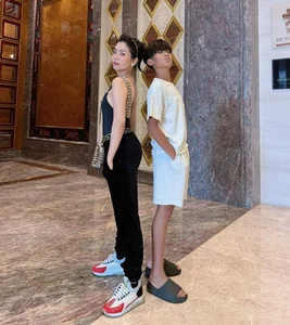 Ha Anh Announces Second Pregnancy and Diva Hong Nhung Style - image 1