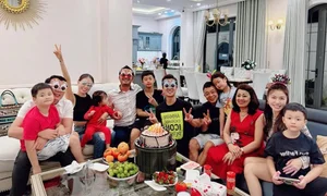 Ha Anh Announces Second Pregnancy and Diva Hong Nhung Style - image 0