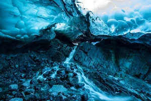 The Surreal Experience of Visiting America's Most Famous Ice Caves - image 5