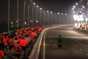 VnExpress Marathon Hanoi: 11,000 Runners Bring Vibrant Energy to the Capital Streets - image 6
