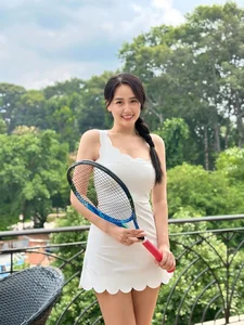Lo Lem Radiates Graceful Beauty While Thu Quynh Celebrates Her Birthday - image 1