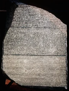 Ancient Stone Slab With Mysterious Language Leaves Archeologists Completely Baffled - image 4