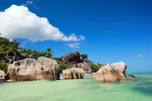 The Wonder of the World's Second Largest Coral Atoll: A Natural Paradise - image 1