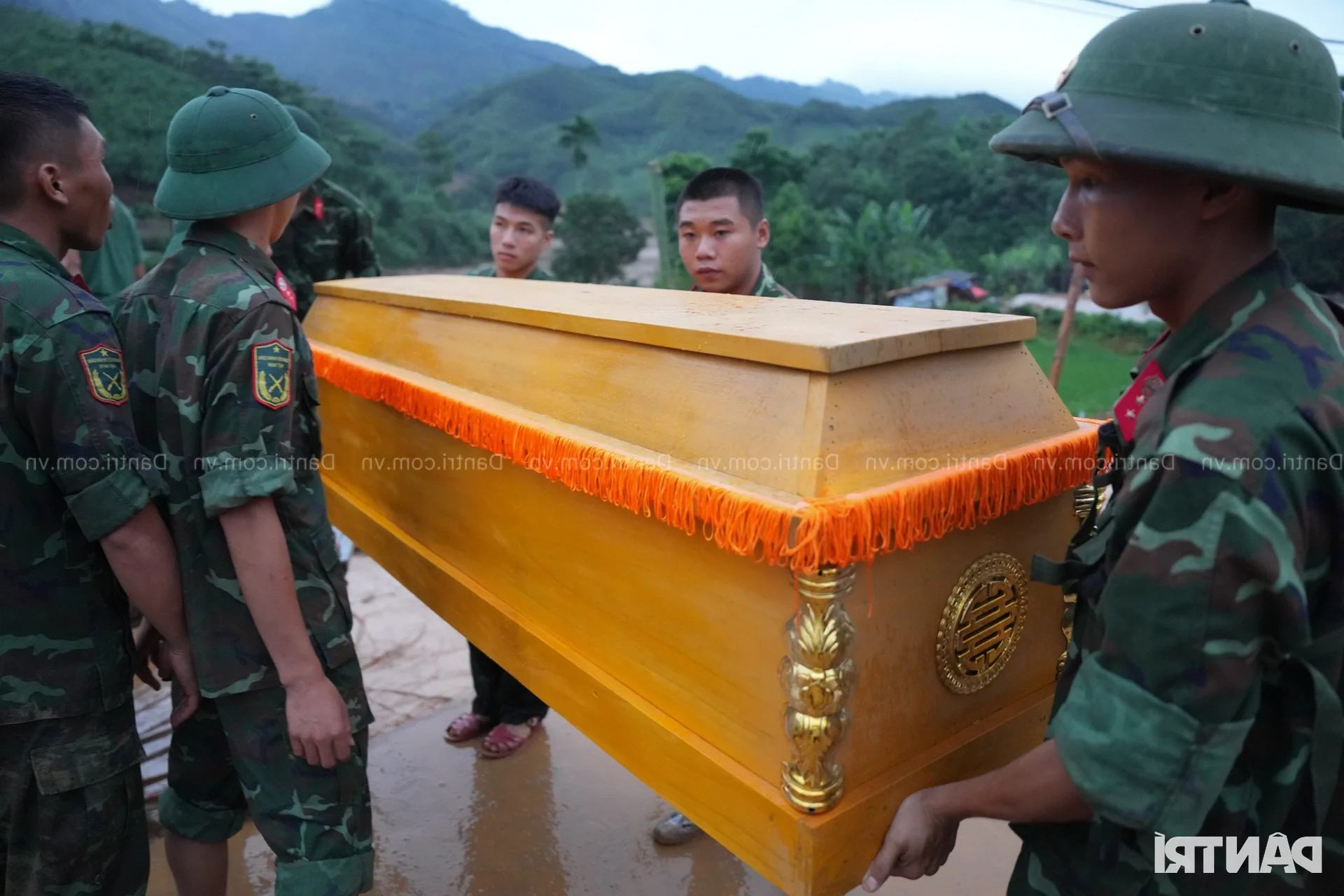Lao Cai Flash Flood Tragedy: Mourning and Mountain Burials for Victims