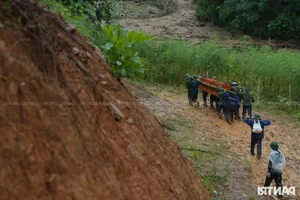 Lao Cai Flash Flood Tragedy: Mourning and Mountain Burials for Victims - image 13